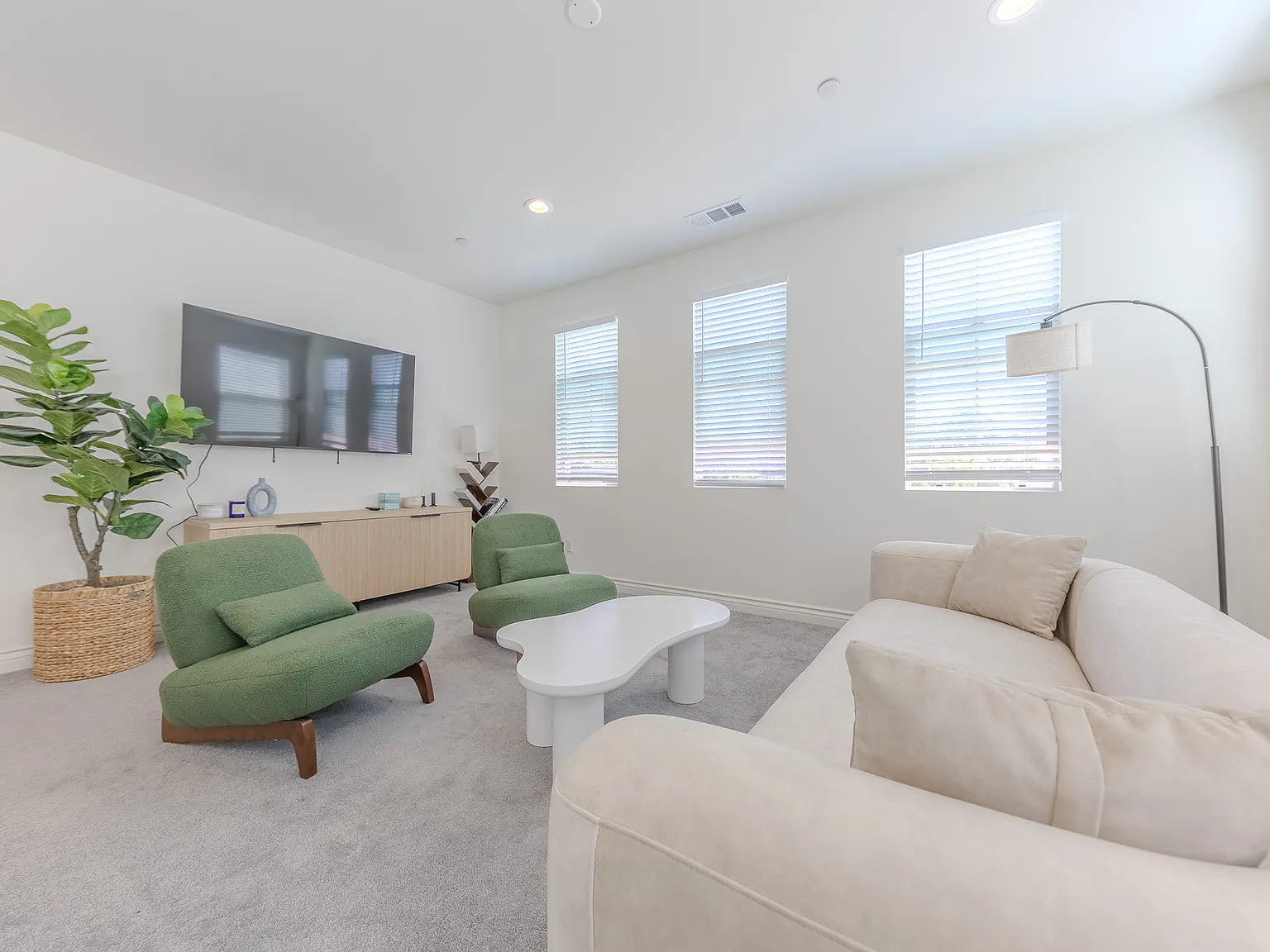 4 bed, 3041 sqft, $15,800 — Photo 4