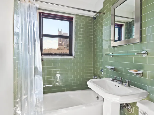 201 West 21st Street image 6 of 9