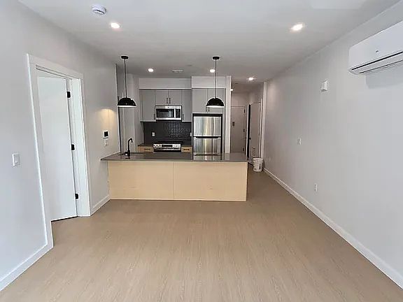 4th image of 76 Webster St #1A