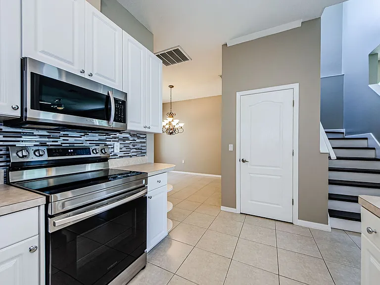 2527 Stanhope Dr — Photo 8