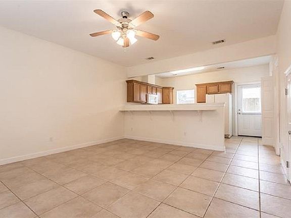4th image of 6150 The Oaks Ln #C