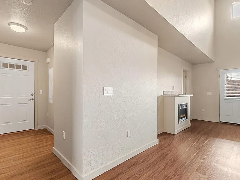608 E 2nd Ave #302 — Photo 5