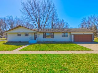 420 16th St E, Glencoe, MN 55336