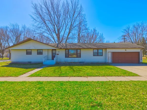 420 16th St E, Glencoe, MN 55336