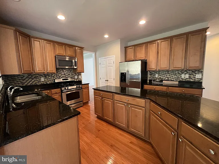 4511 Nightingale Ct — Photo 8