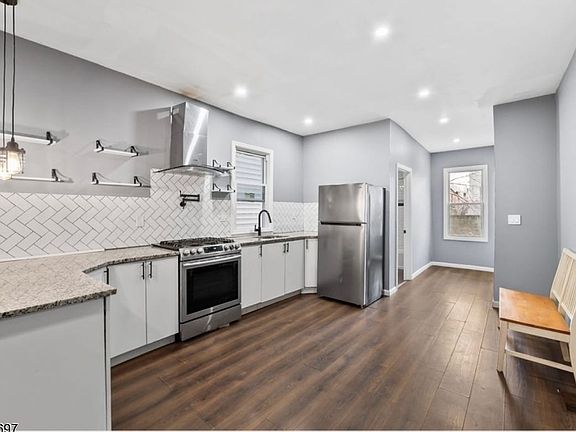 2nd image of 487 S 17th St Floor 2
