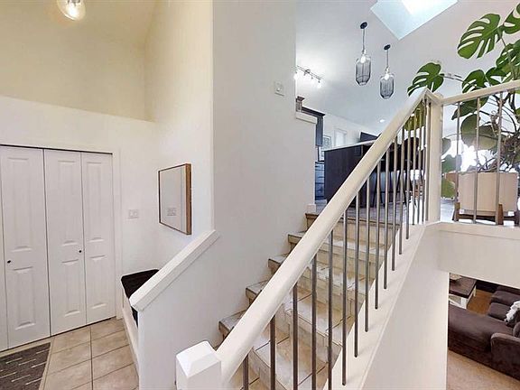 3rd image of 107 SW Riverland Close W