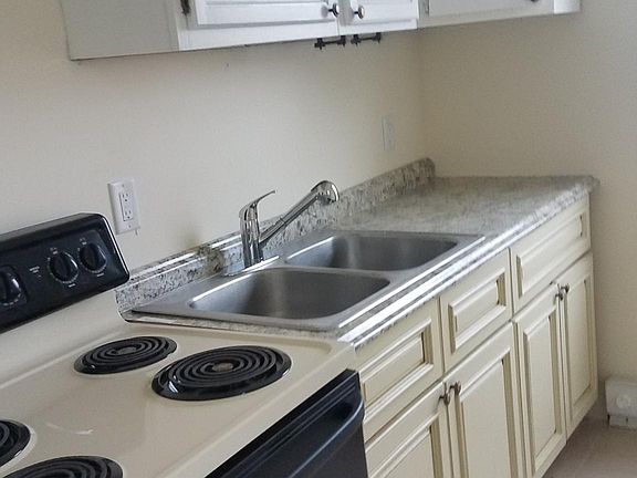 3rd image of 457 W Washington St #7