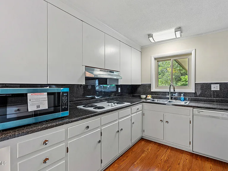 1220 Romans Dr — Photo 15
