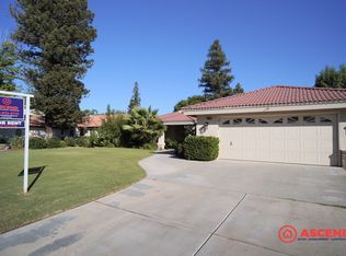 7504 Feather River Dr, Bakersfield, CA 93308