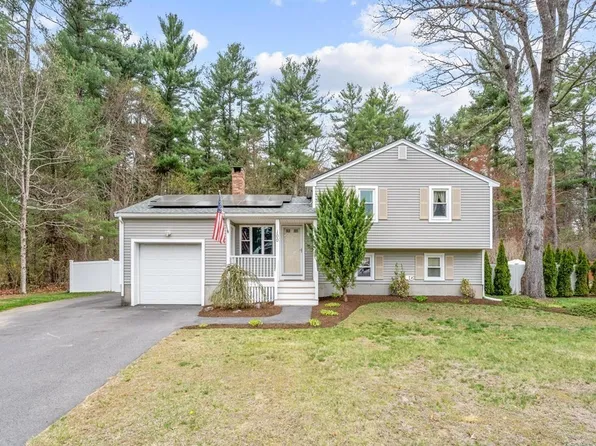 100 Pine Ridge Dr, Bridgewater, MA 02324