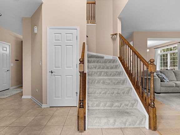 2nd image of 810 Oak Hollow Rd