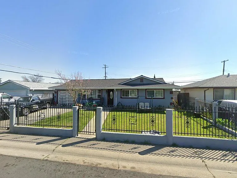 Chandler Dr — Photo 1