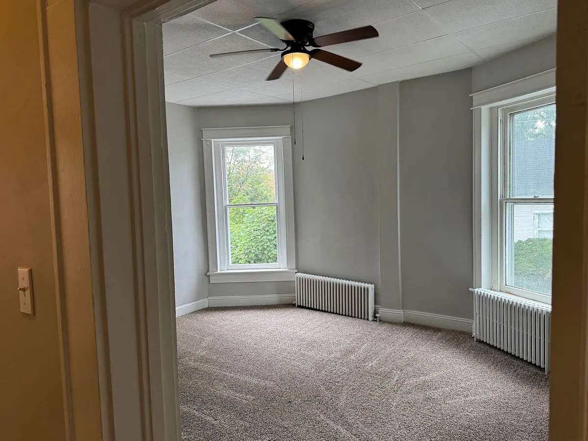 Building Photo - 612 E Church St #1