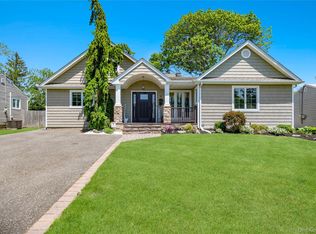 8 Melony Ave, Plainview, NY 11803