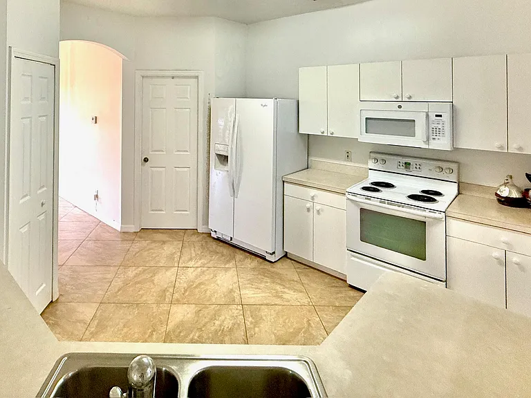 332 SW Glenwood Dr — Photo 4