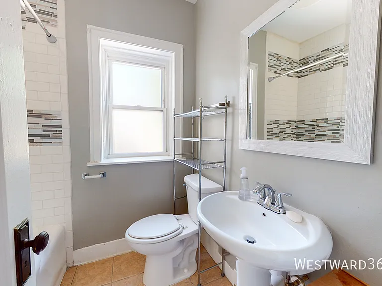 3012 W Warren Blvd #1R — Photo 3
