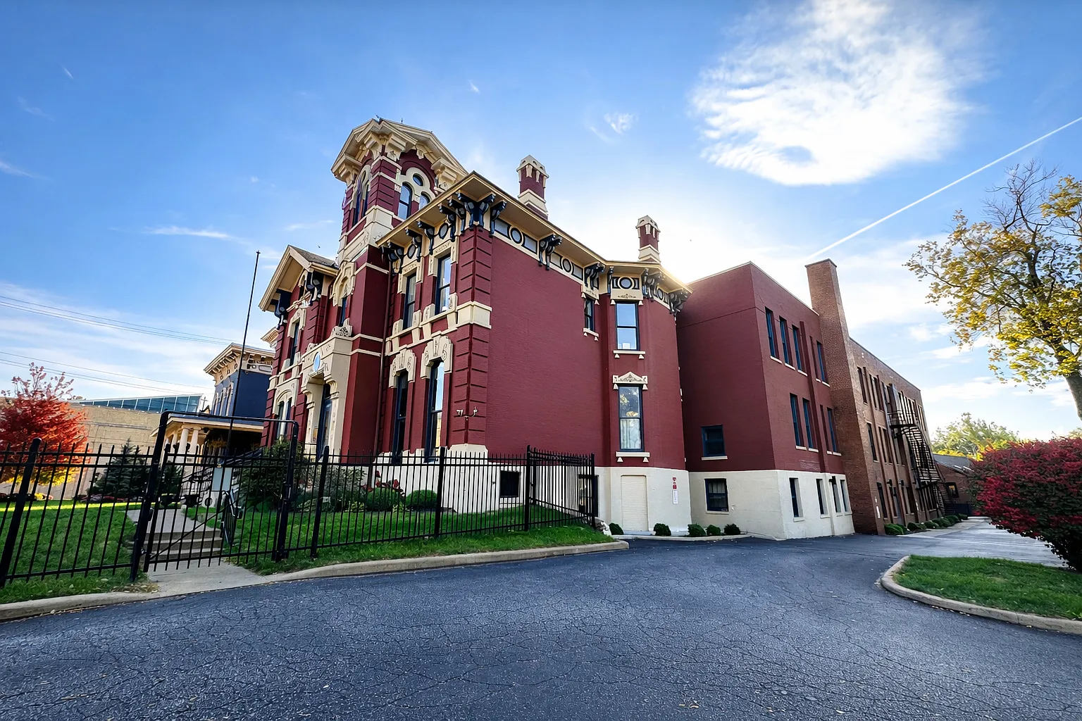 Rhodes Mansion — Photo 2