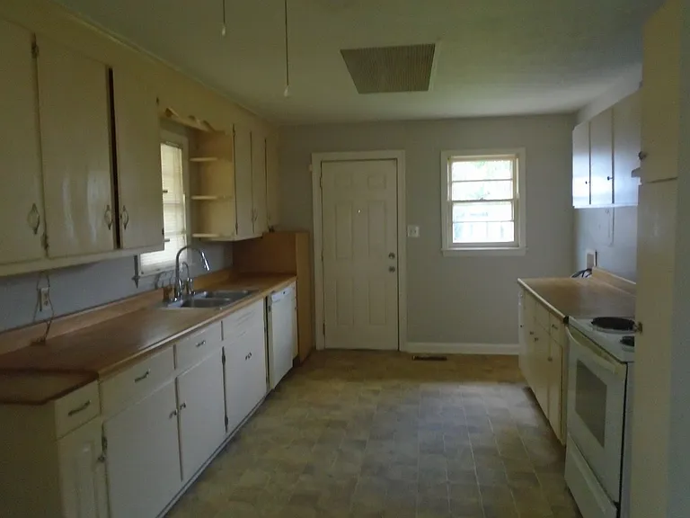 1115 Poplar Dr — Photo 7