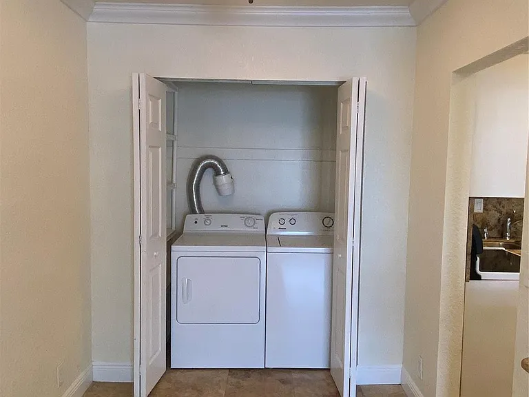 2200 NE 66th St #1412 — Photo 19