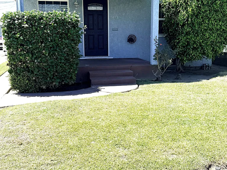 9719 Mallison Ave — Photo 1