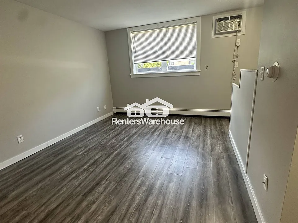 114 NW College Ave #4