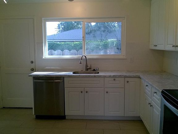 2nd image of 1220 Phelps Ave