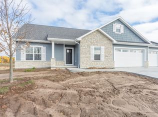 1766 Red Oak St, Green Bay, WI 54313