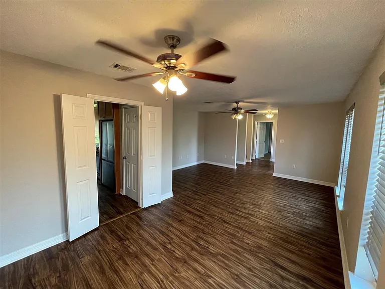 16510 Oxnard Ln — Photo 8
