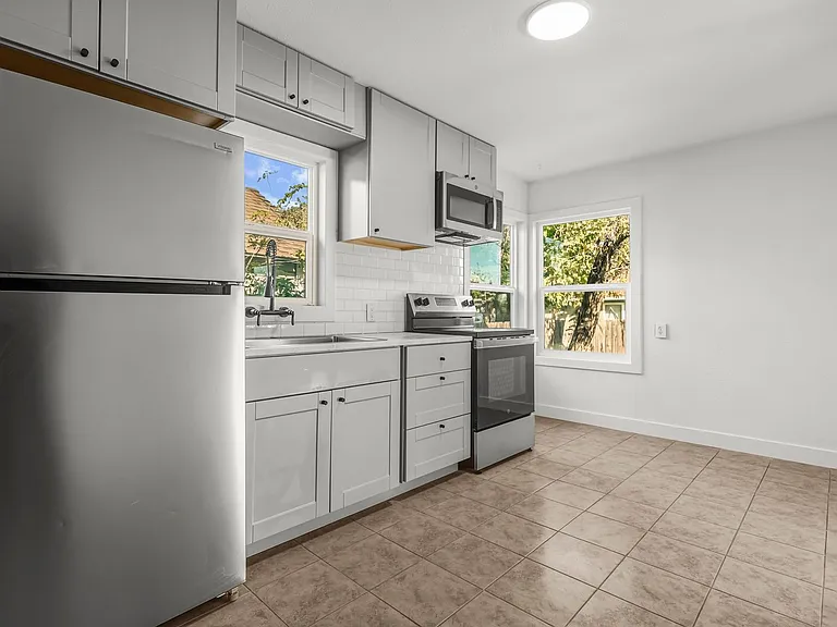 1623 Magnolia Ave — Photo 4