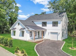 5 Parnet Ct, Port Jefferson Station, NY 11776