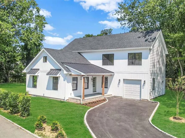 5 Parnet Court, Port Jefferson Station, NY 11776