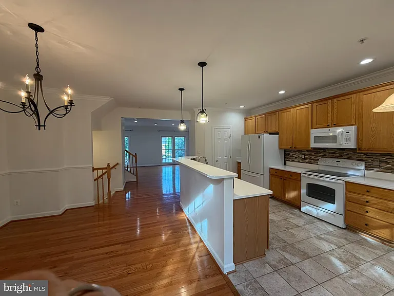 10631 Sandown Way — Photo 7