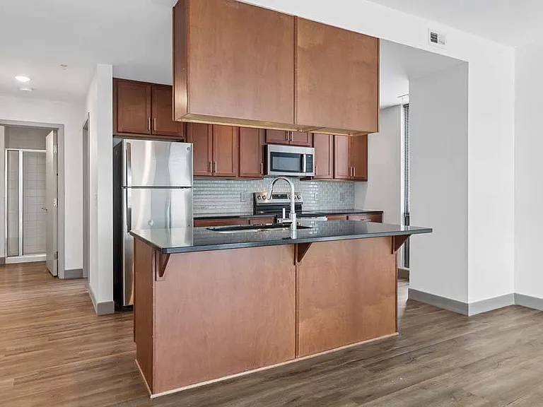 Midtown Crossing Apartments — Photo 171