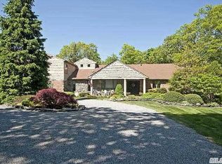 25 Garner Ln, Bay Shore, NY 11706