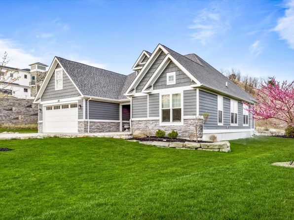 102 Whisper Dunes Dr, Michigan City, IN 46360