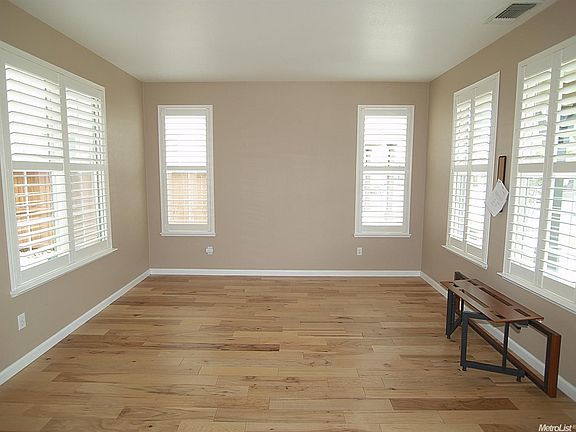 4th image of 372 Cabernet Dr