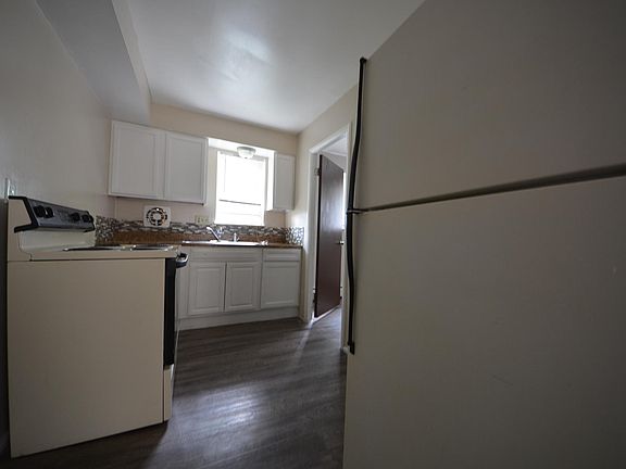 3rd image of 906 Elberon Ave APT 2