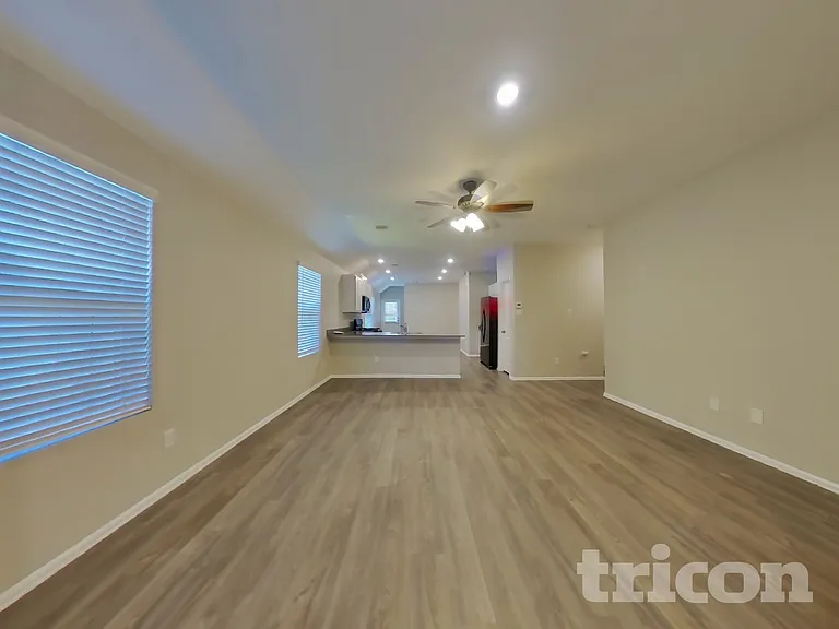 210 Pine Cavern Dr — Photo 3