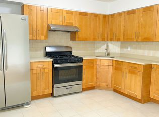 6116 217th St #2A, Oakland Gardens, NY 11364