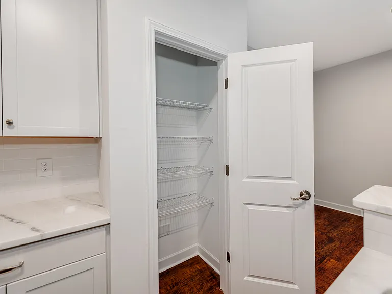 910 N Ransom St — Photo 12
