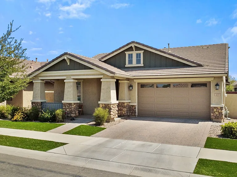 3859 E Welton Ln — Photo 1