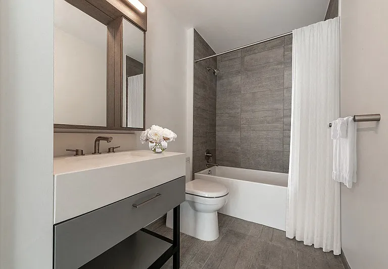1221 Van — Photo 33