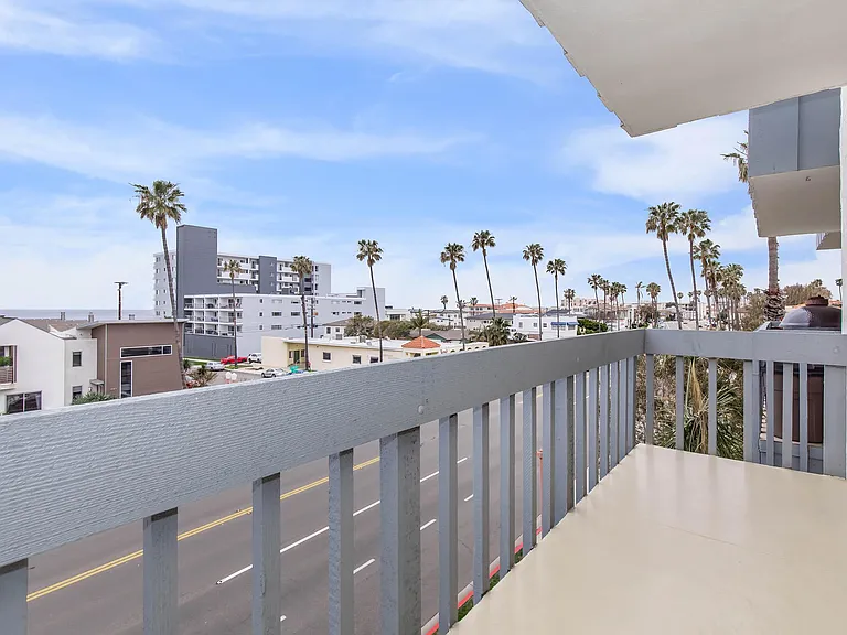 Riviera Vista Apartments — Photo 22