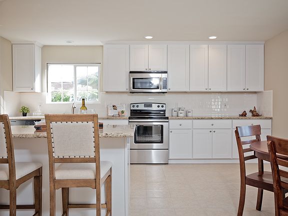 5th image of 344 Huntington Ct