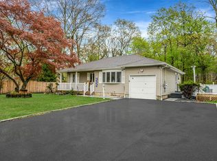 8 Landsberger St, Yaphank, NY 11980