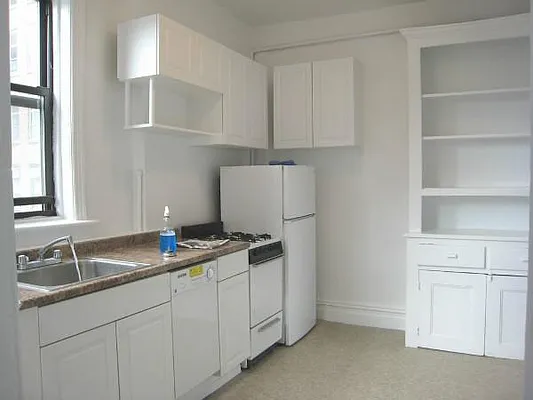 Rented by Manhattan Best Realty, Inc. | media 25