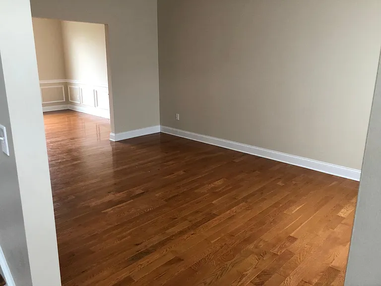 1049 Breezewood Dr — Photo 10