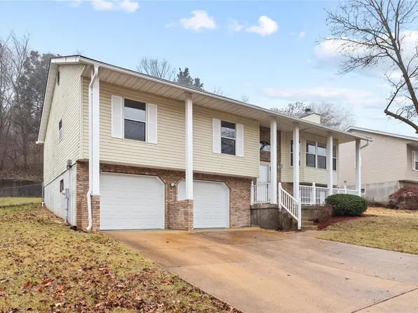 1528 Prehistoric Hill Dr, Imperial, MO 63052