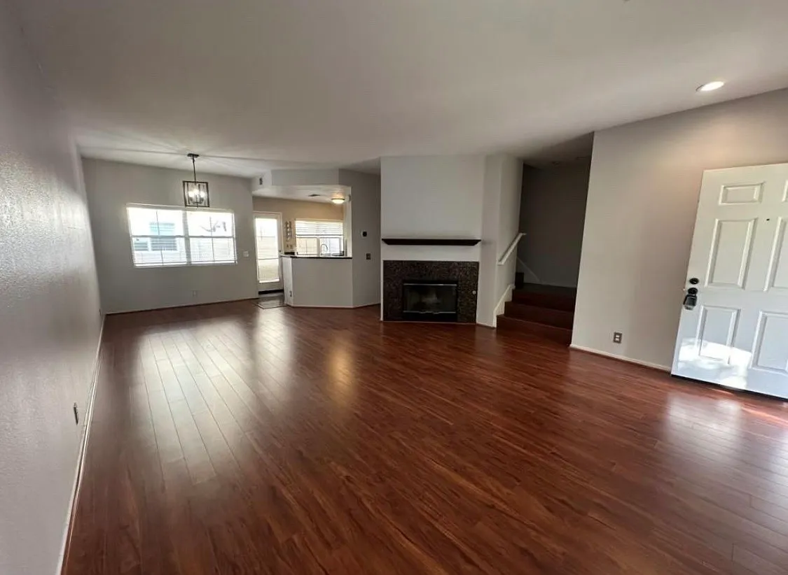 2 bed, 1216 sqft, $3,450 — Photo 3